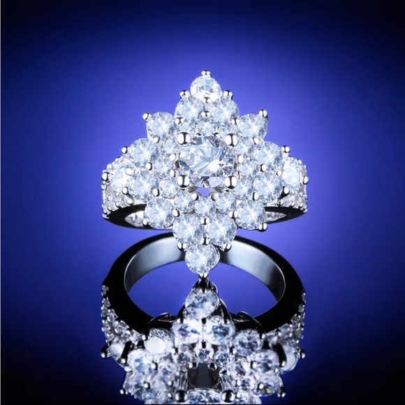 New Luxury 925 Silver Beautiful Flower Diamond Ring - Picture 2 of 6